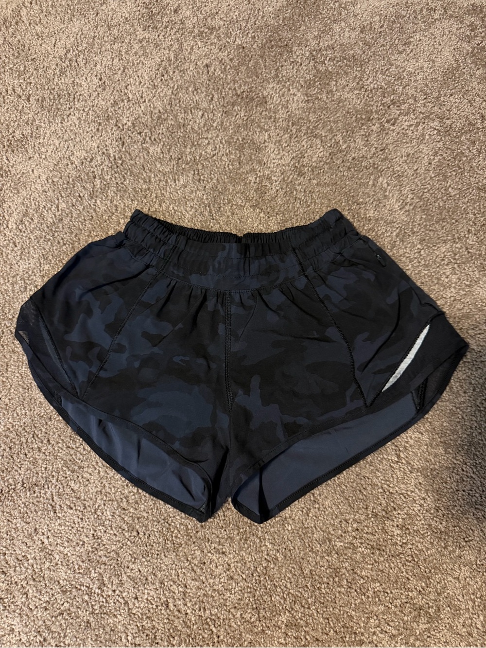 Lululemon Hotty Hot Shorts Low Rise 2.5”